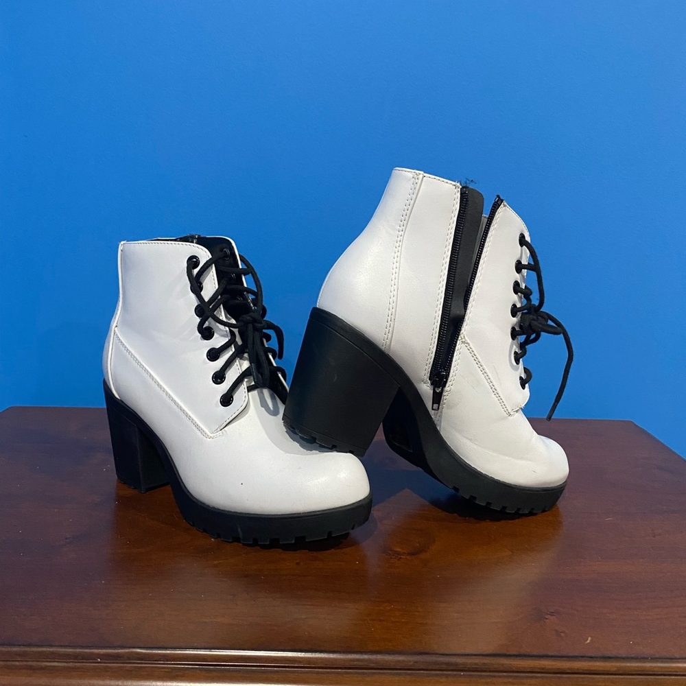 Stylish White Ankle Boots with Black Laces